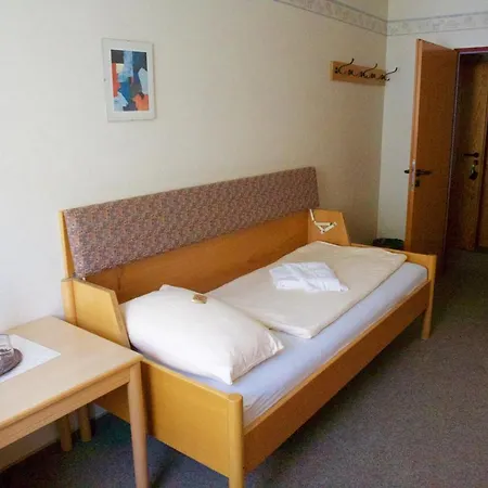 Kro Cvjm-elsenburg Gaestehaus