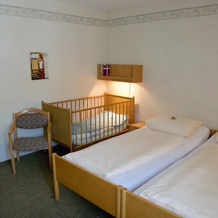 Kro Cvjm-elsenburg Gaestehaus *
